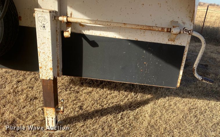 image for item DL1287 2001 W-W 10400-R  enclosed cargo trailer