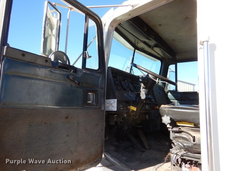 image for item DL3528 1994 Kenworth T800  crane truck