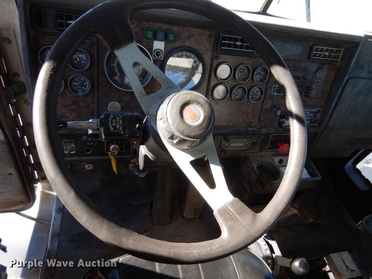 image for item DL3528 1994 Kenworth T800  crane truck