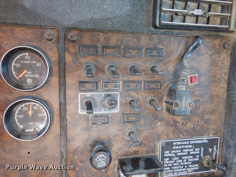 image for item DL3528 1994 Kenworth T800  crane truck