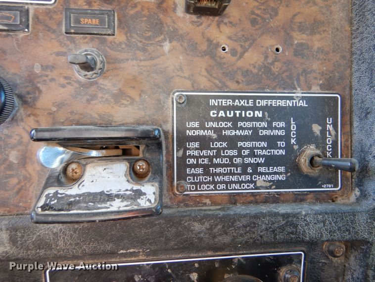 image for item DL3528 1994 Kenworth T800  crane truck