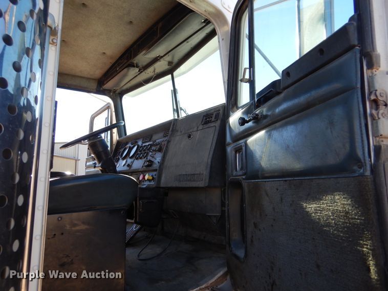 image for item DL3528 1994 Kenworth T800  crane truck