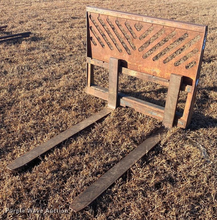 image for item DL6795 48" L skid steer forks