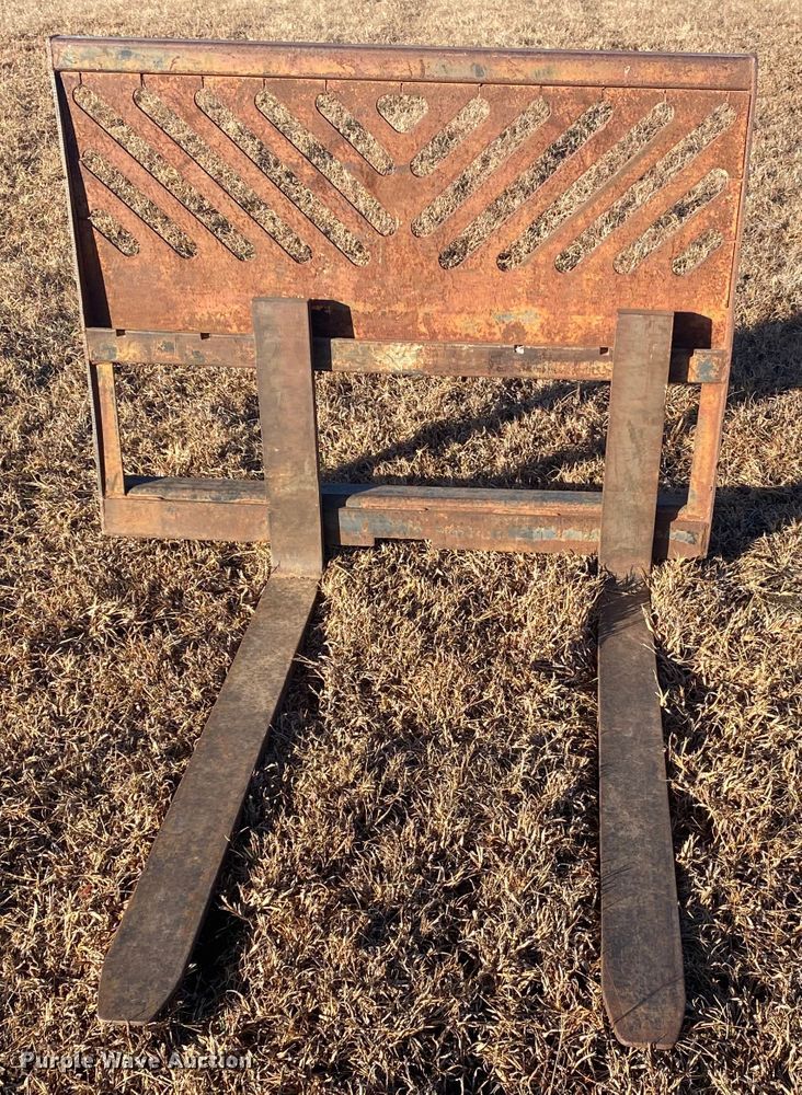 image for item DL6795 48" L skid steer forks