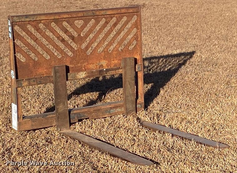 image for item DL6795 48" L skid steer forks