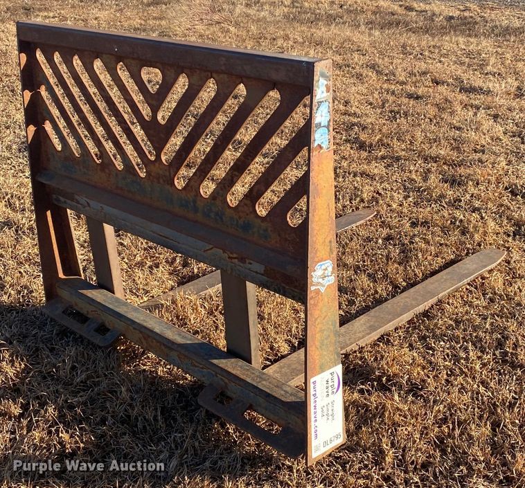 image for item DL6795 48" L skid steer forks