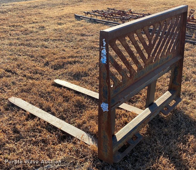 image for item DL6795 48" L skid steer forks