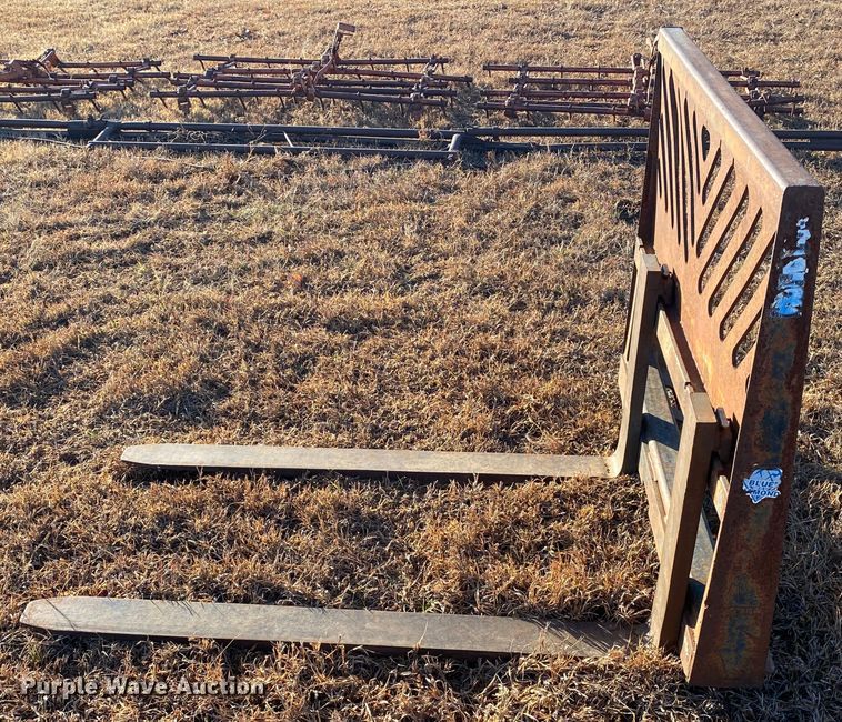 image for item DL6795 48" L skid steer forks