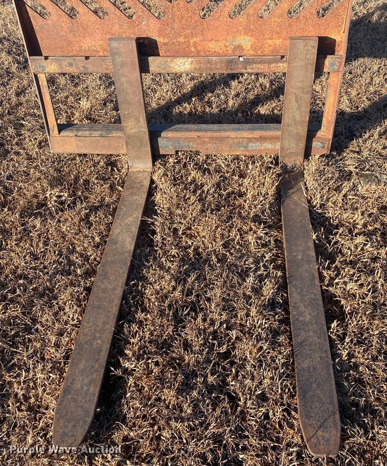 image for item DL6795 48" L skid steer forks