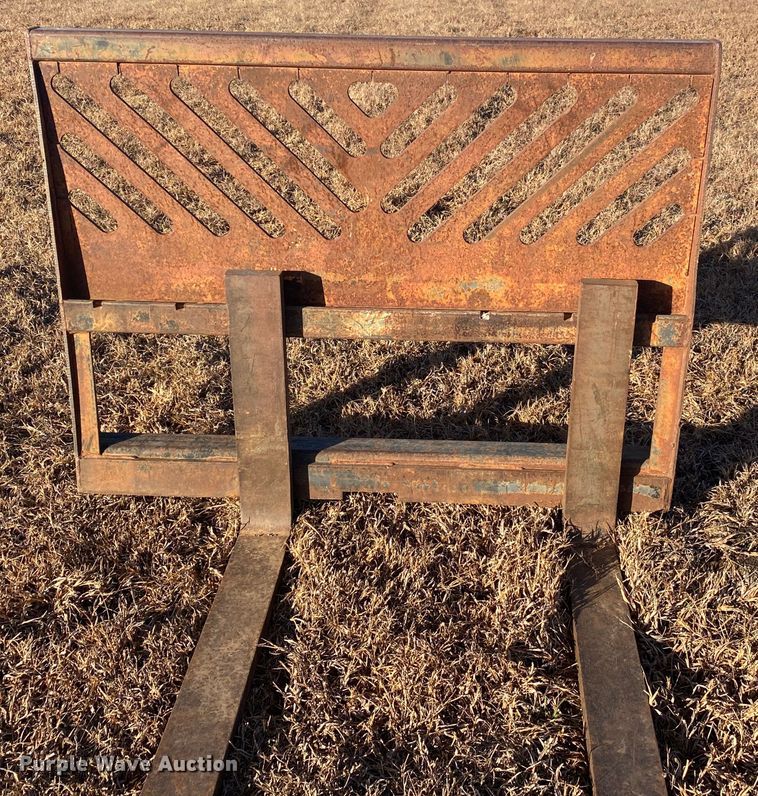 image for item DL6795 48" L skid steer forks