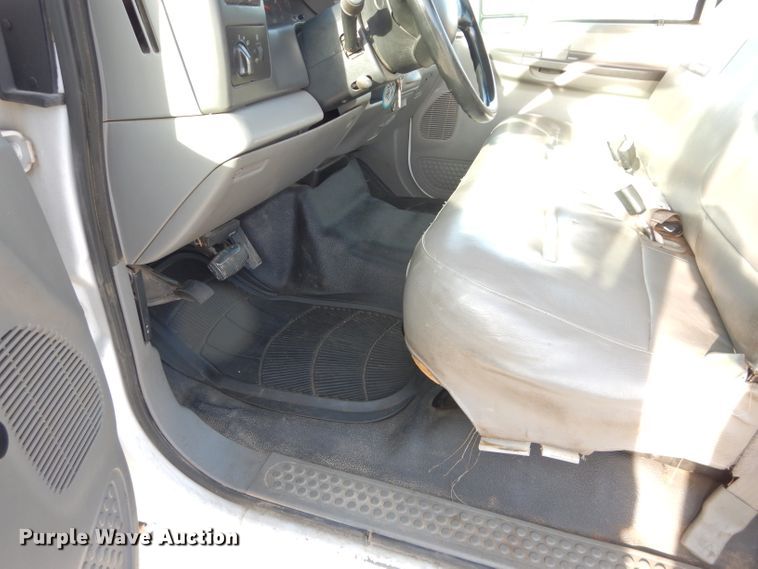 image for item DM4448 2002 Ford F450 Super Duty XL  truck cab and chassis