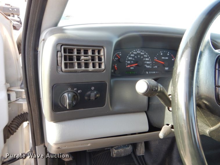 image for item DM4448 2002 Ford F450 Super Duty XL  truck cab and chassis