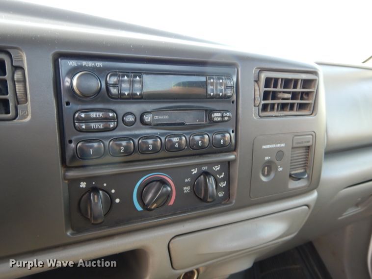 image for item DM4448 2002 Ford F450 Super Duty XL  truck cab and chassis