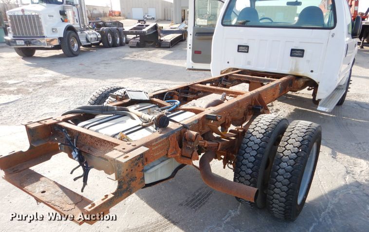 image for item DM4448 2002 Ford F450 Super Duty XL  truck cab and chassis