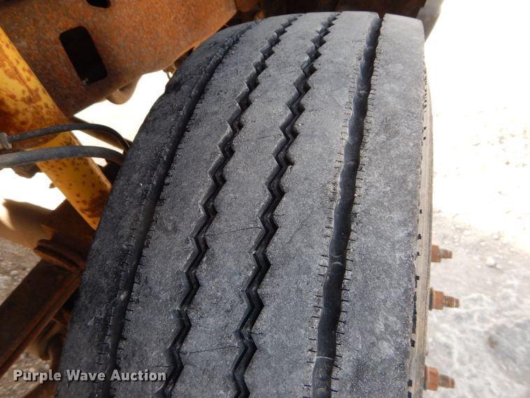 image for item DM4448 2002 Ford F450 Super Duty XL  truck cab and chassis