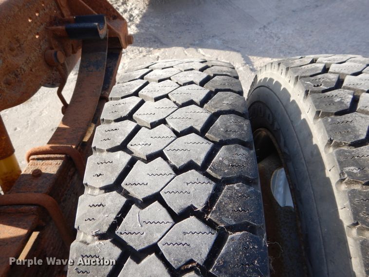 image for item DM4448 2002 Ford F450 Super Duty XL  truck cab and chassis