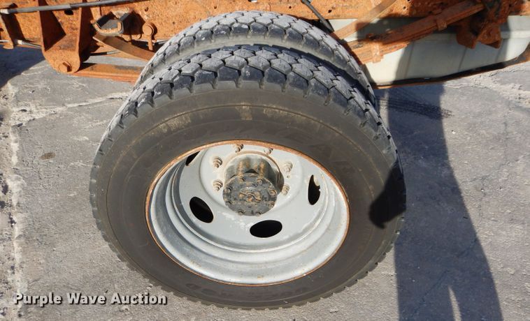 image for item DM4448 2002 Ford F450 Super Duty XL  truck cab and chassis