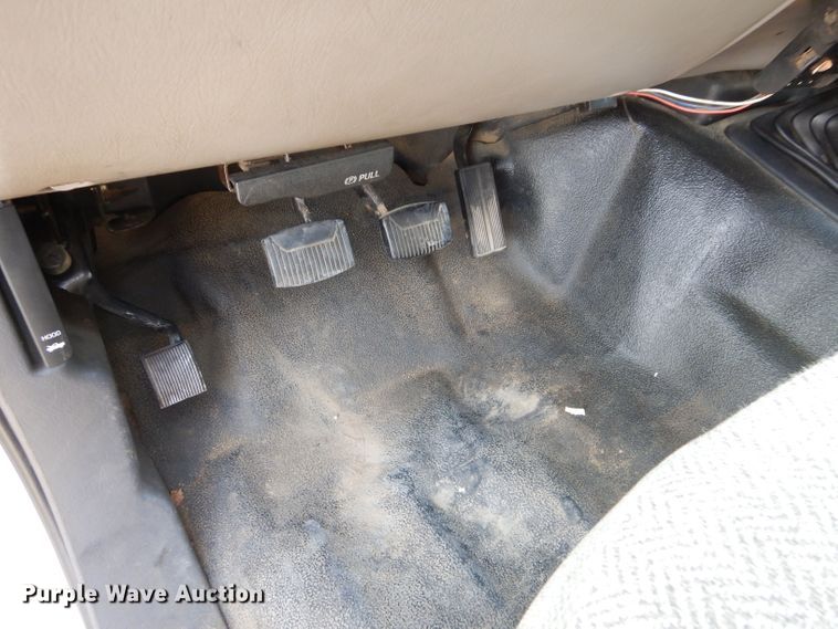 image for item DM4449 1999 Ford F550  flatbed truck