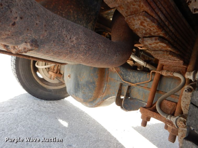 image for item DM4449 1999 Ford F550  flatbed truck