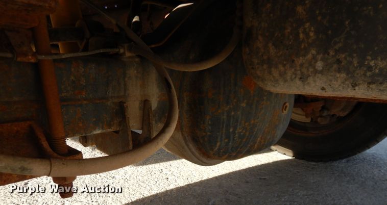 image for item DM4449 1999 Ford F550  flatbed truck