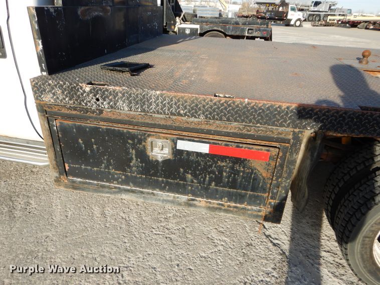 image for item DM4449 1999 Ford F550  flatbed truck