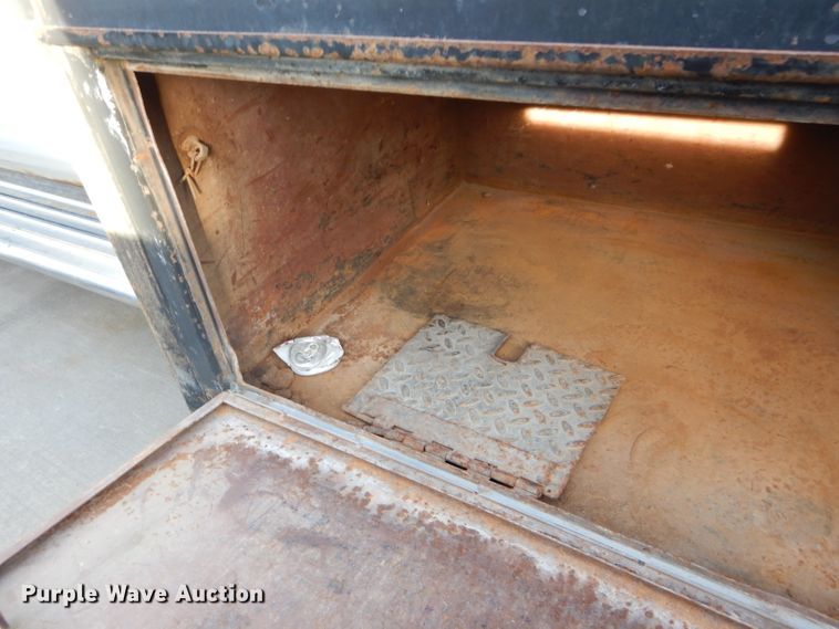 image for item DM4449 1999 Ford F550  flatbed truck