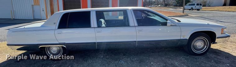 image for item DN0088 1995 Cadillac Fleetwood  limousine