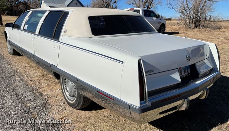 image for item DN0088 1995 Cadillac Fleetwood  limousine