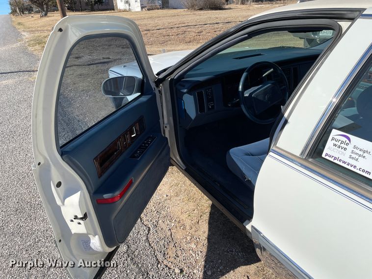 image for item DN0088 1995 Cadillac Fleetwood  limousine