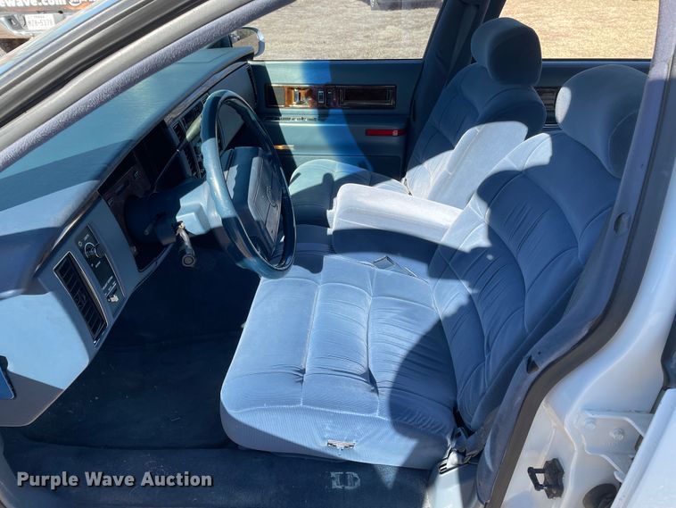 image for item DN0088 1995 Cadillac Fleetwood  limousine