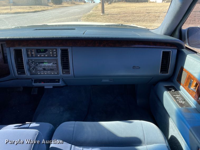 image for item DN0088 1995 Cadillac Fleetwood  limousine