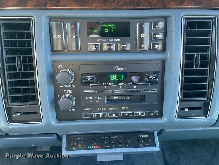 image for item DN0088 1995 Cadillac Fleetwood  limousine