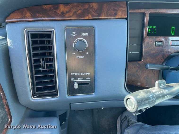 image for item DN0088 1995 Cadillac Fleetwood  limousine