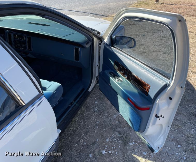 image for item DN0088 1995 Cadillac Fleetwood  limousine