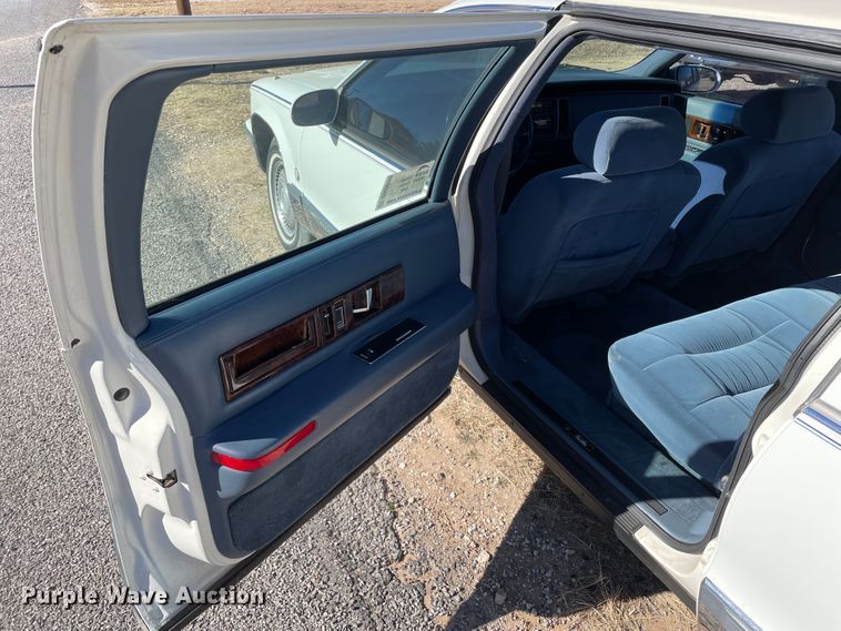 image for item DN0088 1995 Cadillac Fleetwood  limousine