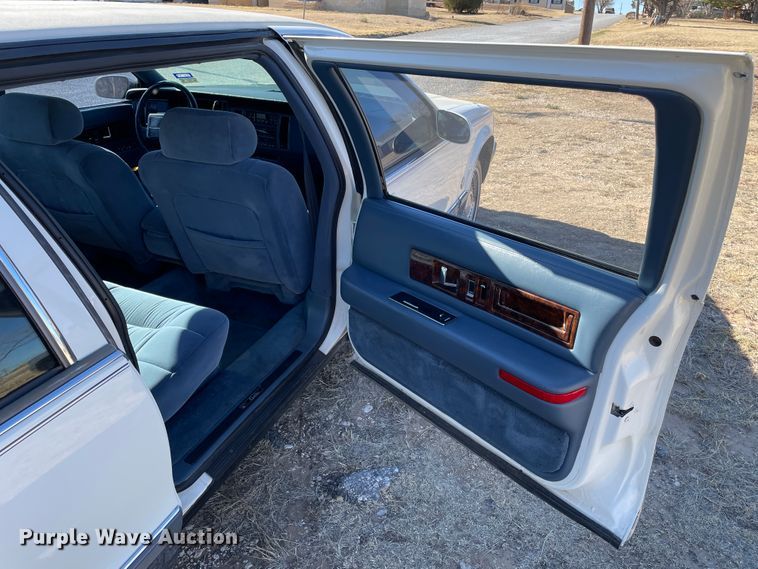 image for item DN0088 1995 Cadillac Fleetwood  limousine