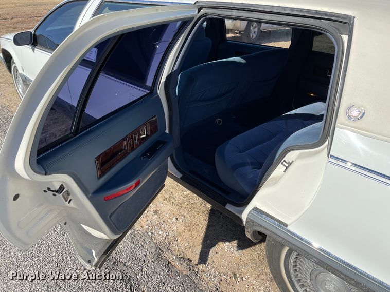 image for item DN0088 1995 Cadillac Fleetwood  limousine