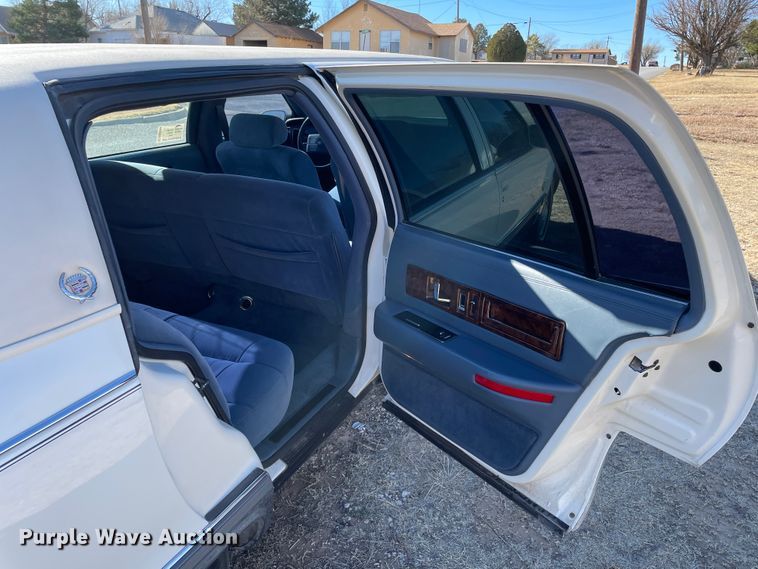 image for item DN0088 1995 Cadillac Fleetwood  limousine