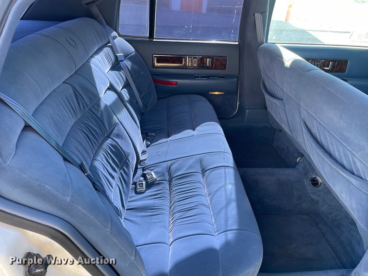 image for item DN0088 1995 Cadillac Fleetwood  limousine