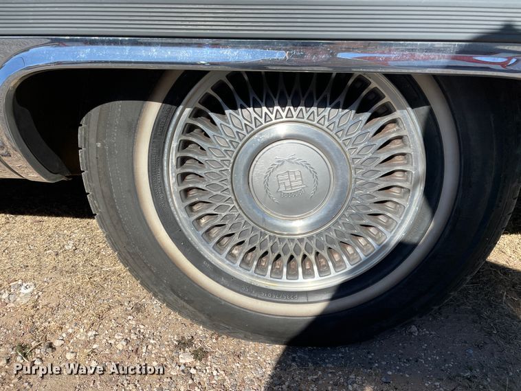 image for item DN0088 1995 Cadillac Fleetwood  limousine