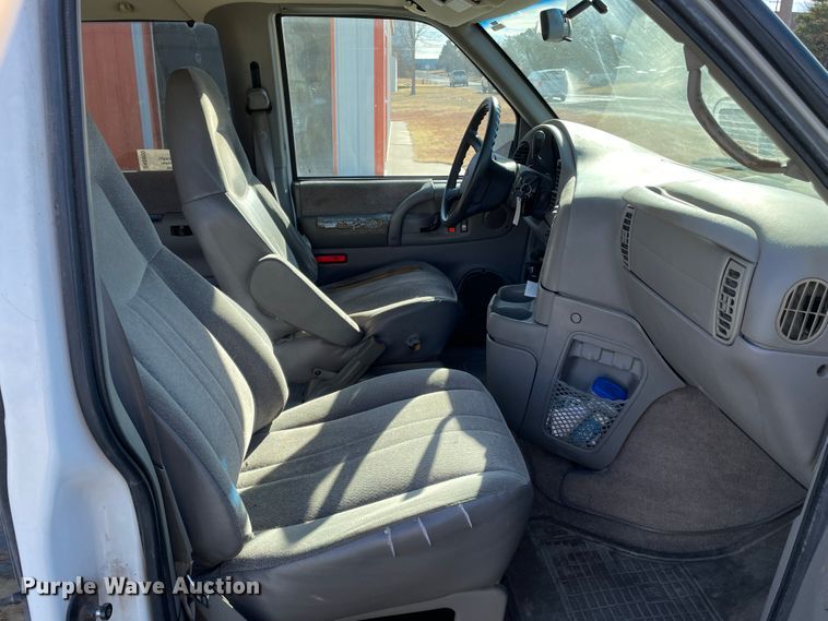 image for item DN0090 2001 Chevrolet Astro  van