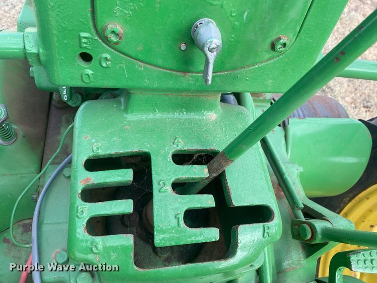 image for item IG9273 1953 John Deere 50  tractor