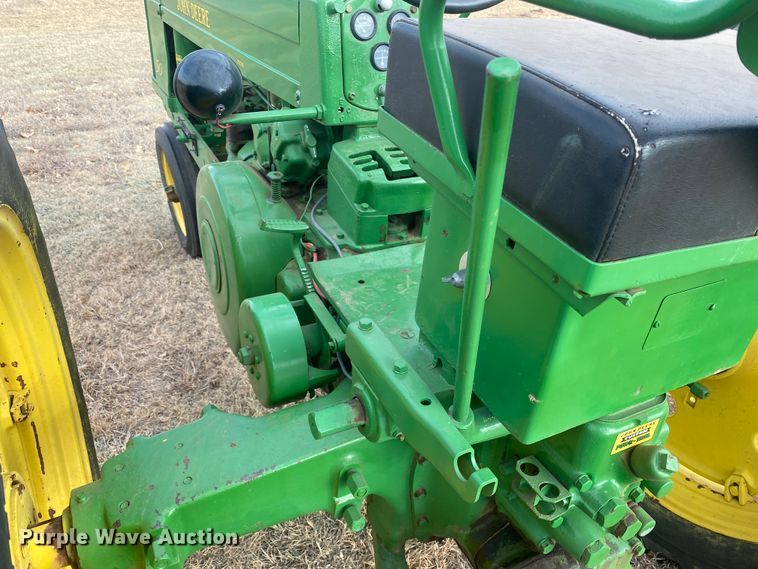 image for item IG9273 1953 John Deere 50  tractor