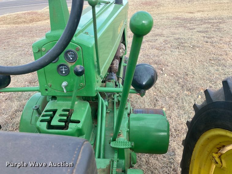 image for item IG9273 1953 John Deere 50  tractor