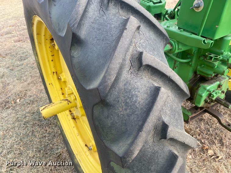 image for item IG9273 1953 John Deere 50  tractor