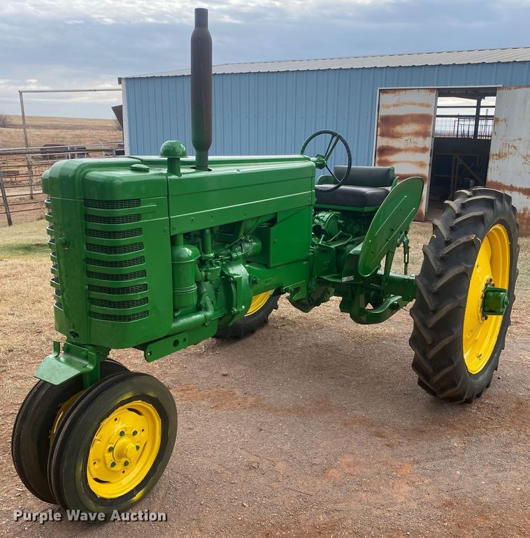 image for item IG9274 John Deere MT  tractor