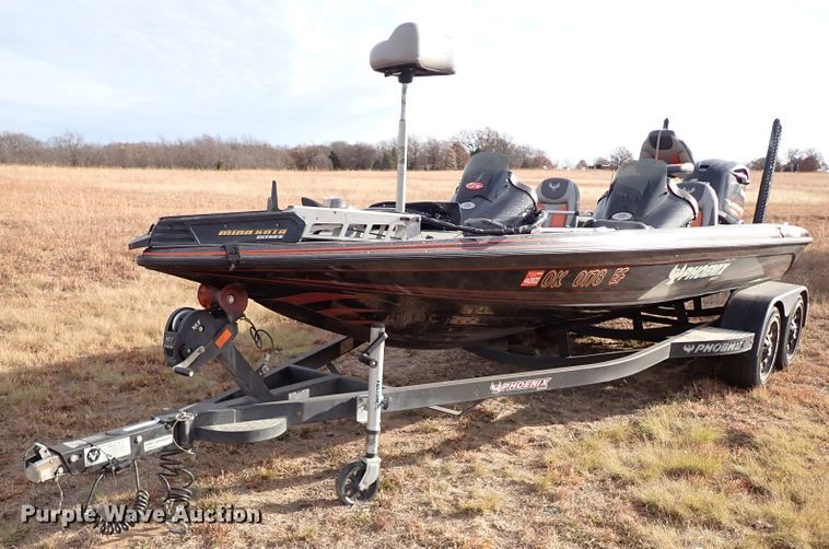 image for item IS9270 2019 Phoenix 721 PRO XP  boat