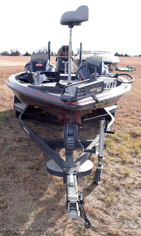 image for item IS9270 2019 Phoenix 721 PRO XP  boat