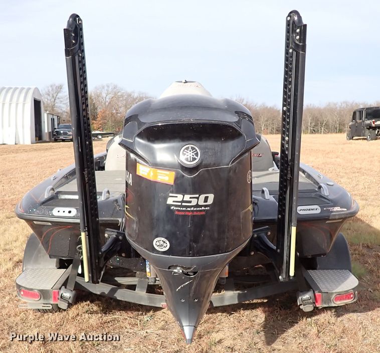 image for item IS9270 2019 Phoenix 721 PRO XP  boat