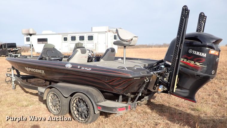 image for item IS9270 2019 Phoenix 721 PRO XP  boat